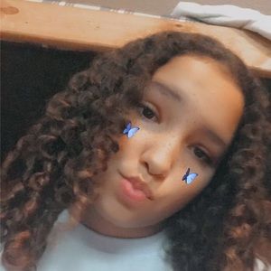 Meet your Posher, Chloe